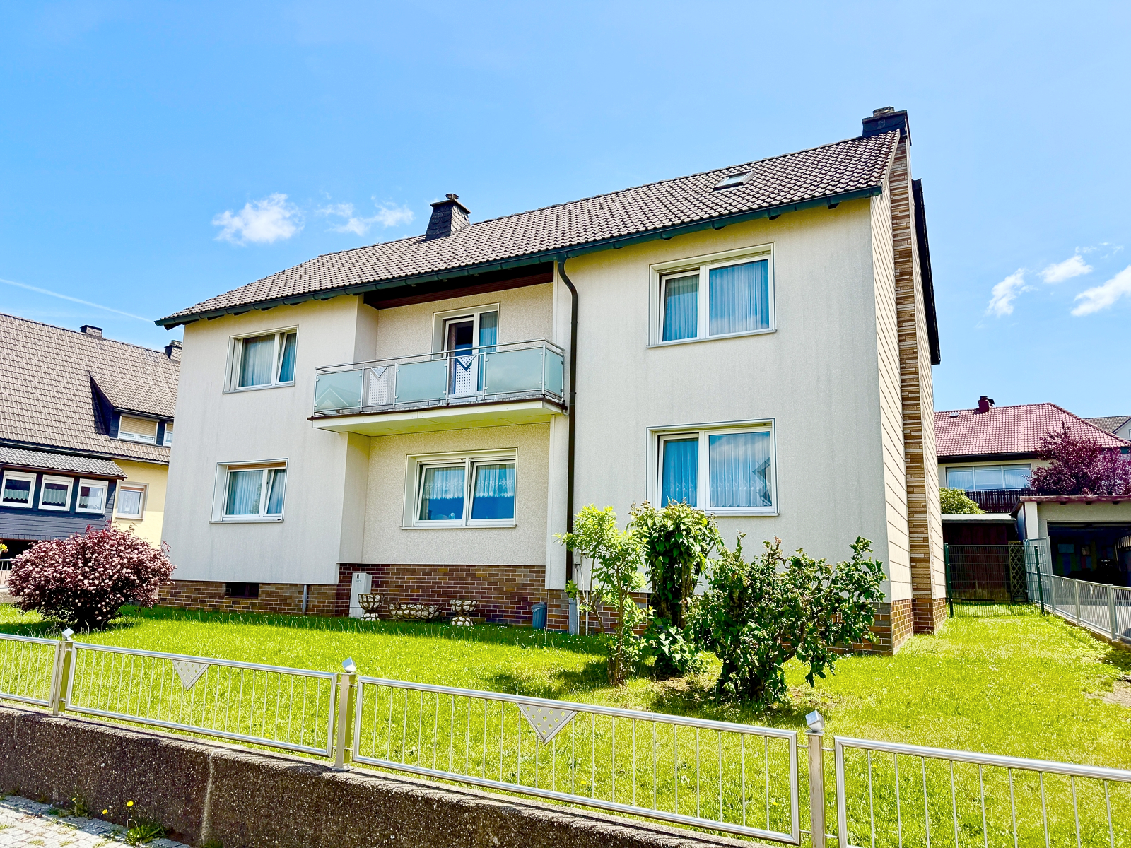 Tolles Zweifamilienhaus mit schönem Garten in ruhiger Lage von Teuschnitz