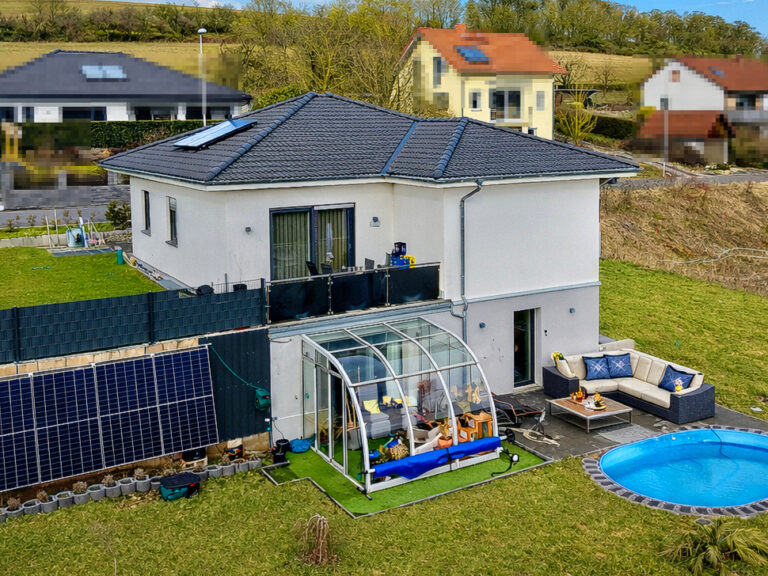 Traumhafter Neubau mit Garten in ruhiger Lage von Rödental OT