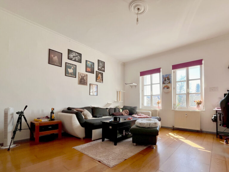 Attraktive Kapitalanlage! Vermietete 2- Zimmer- Wohnung mit Wintergarten in Altenplos