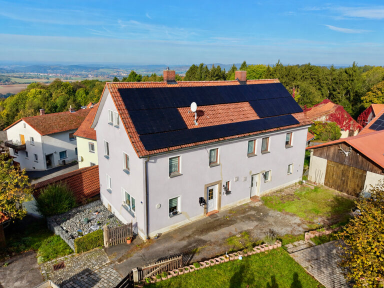 Großzügiges Wohnhaus mit traumhaften Fernblick in Weißenbrunn OT