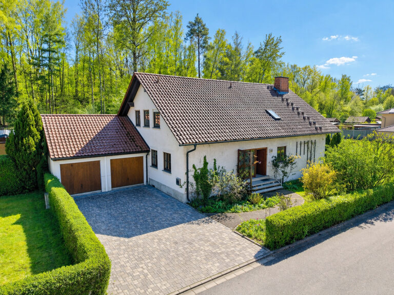 Tolles Wohnhaus mit traumhaft großen Garten in Weißenbrunn OT