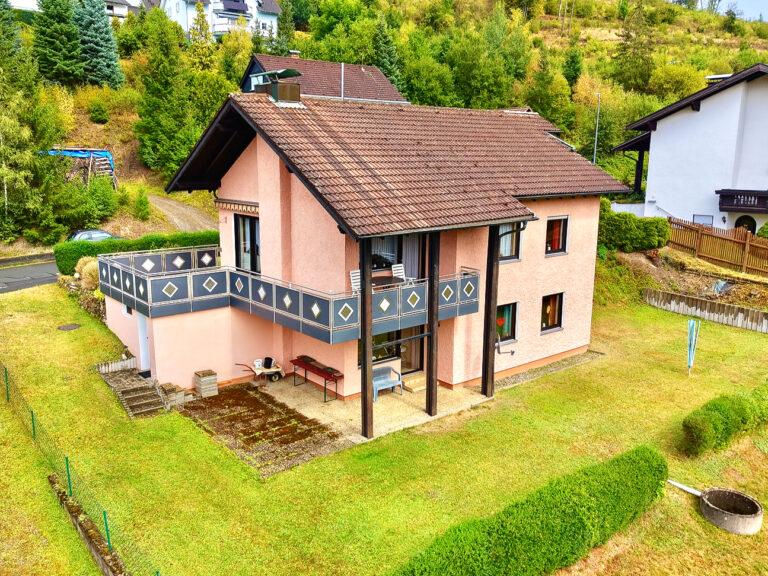 Tolles Wohnhaus mit großem Garten in Wallenfels