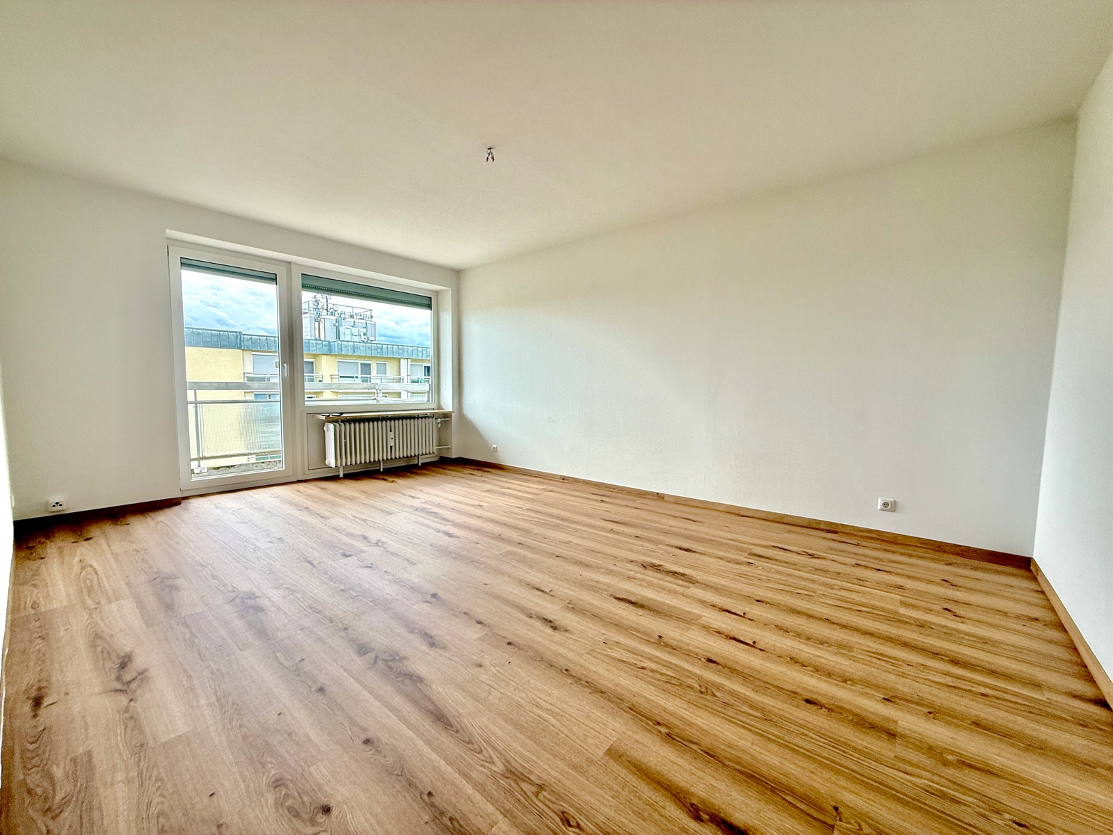 Neu renovierte Eigentumswohnung mit Stellplatz und Balkon in Lichtenfels