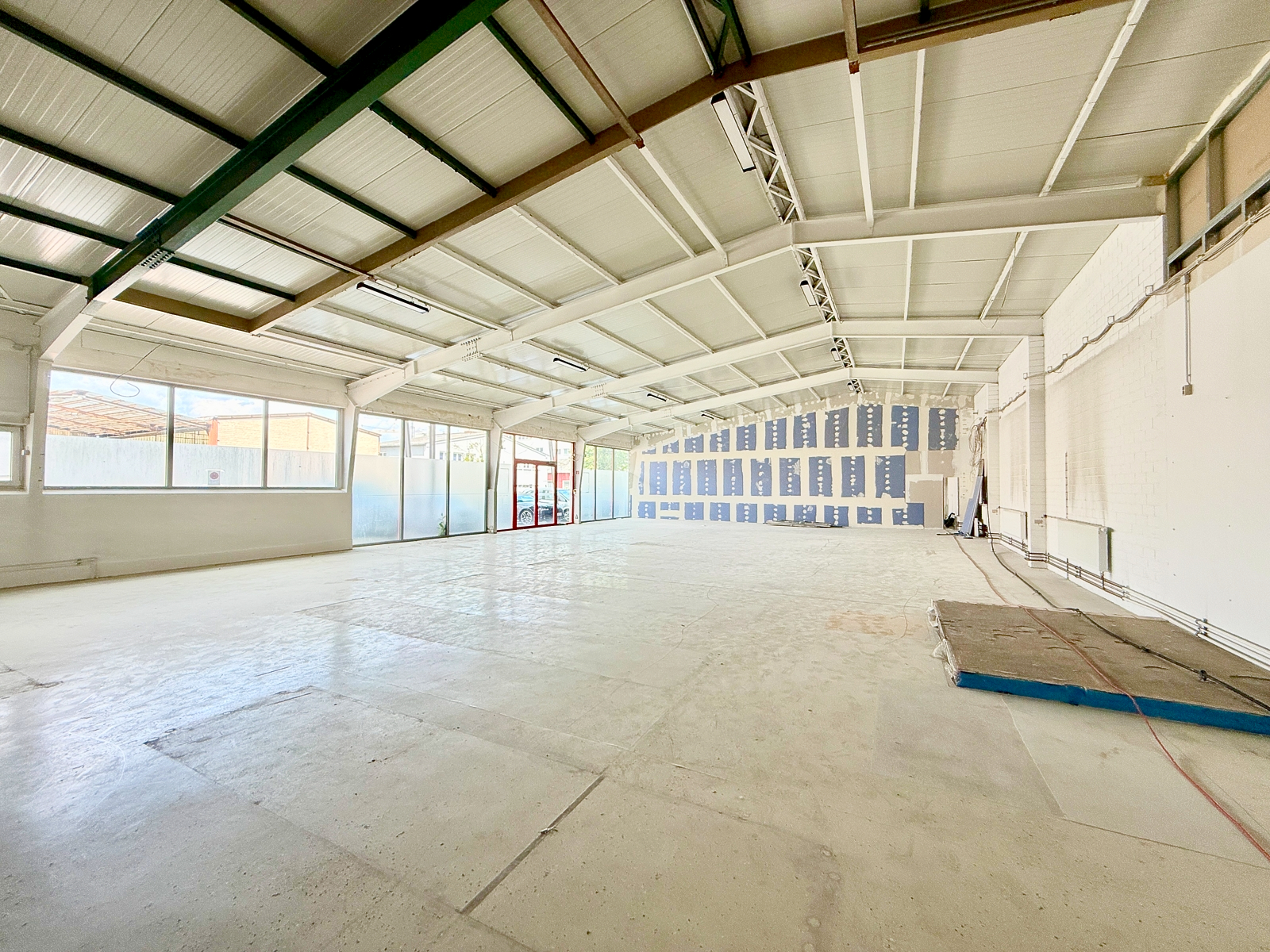 Zu vermieten: Moderne Gewerbehalle mit vielseitigem Nutzungspotenzial in Kulmbach
