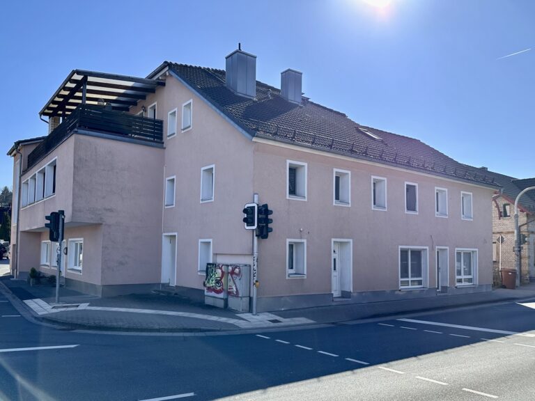 Attraktive Kapitalanlage! Vermietete 4- Zimmer- Wohnung in Altenplos