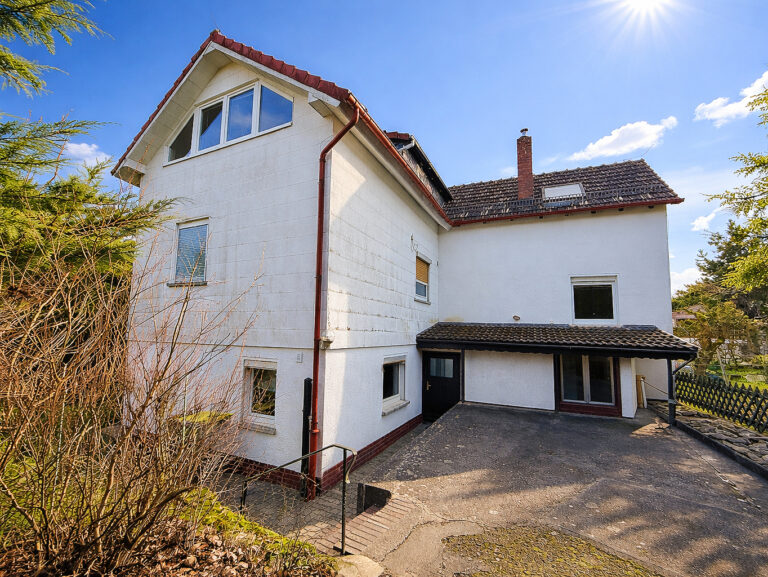 Großzügiges Wohnhaus mit traumhaften Garten in Mönchröden