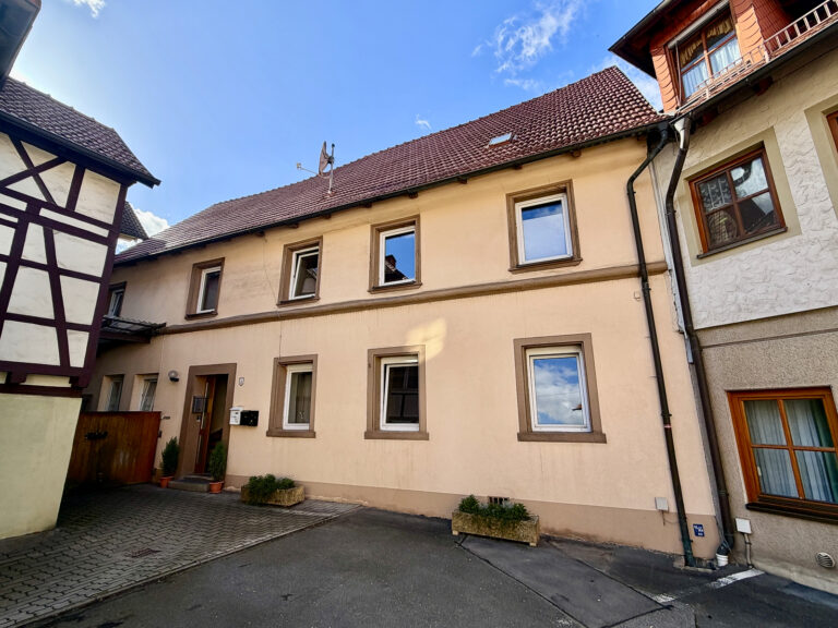 Attraktive Kapitalanlage: 4-Parteienhaus in zentraler Lage von Weismain