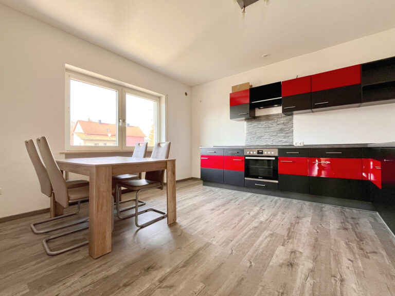 Geräumige 3- Zimmer Wohnung mit Balkon in Hummendorf!