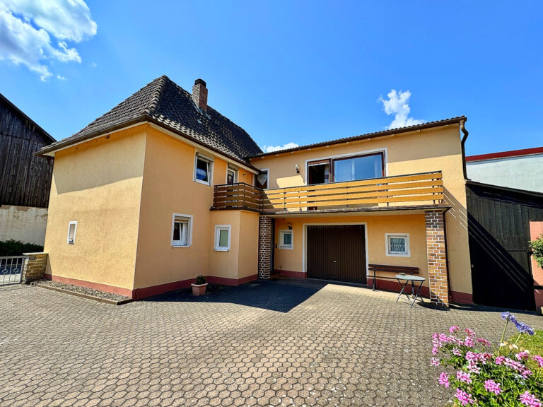 Renovierungsbedürftiges Wohnhaus mit großem Garten in Altenkunstadt