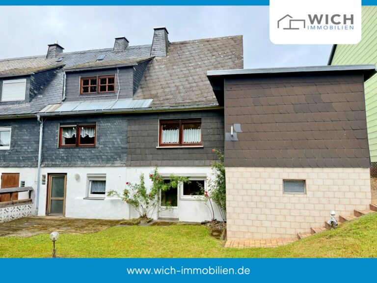 Gepflegte Doppelhaushälfte mit schönen Garten in Reichenbach