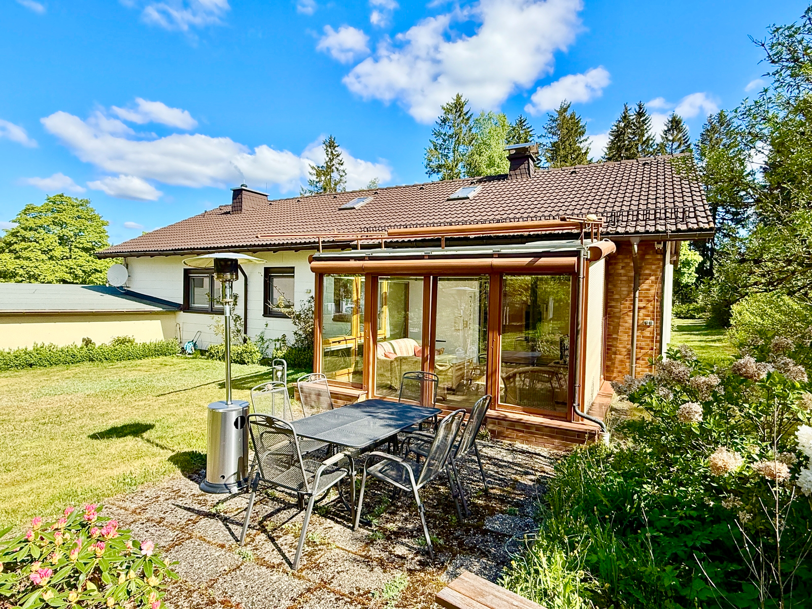 Schöner Bungalow mit großen Garten in toller Lage von Steinbach a. Wald