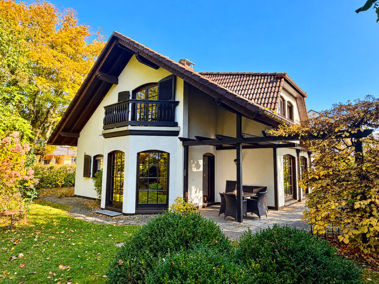 Gepflegtes Wohnhaus mit großen & uneinsehbarem Grundstück in Marktleugast