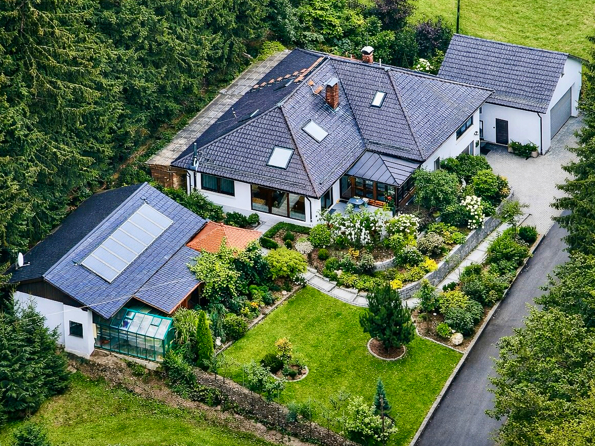 Absolutes Traumhaus mit großen Garten in begehrter Ortsrandlage