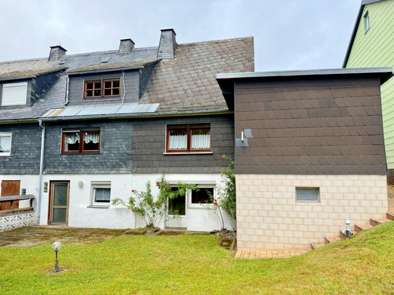 Gepflegtes Wohnhaus mit schönen Garten in Reichenbach