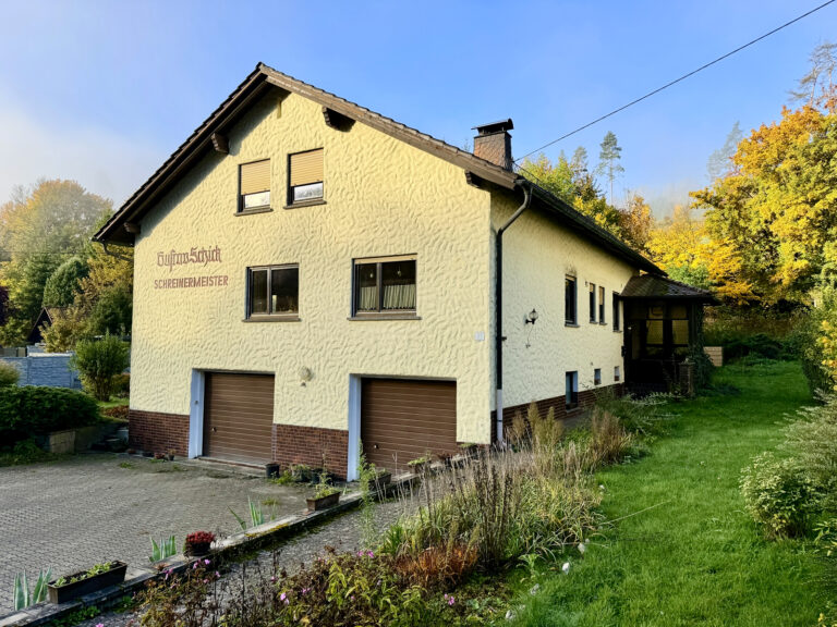 Solides Wohnhaus in ruhiger Lage mit großen Garten