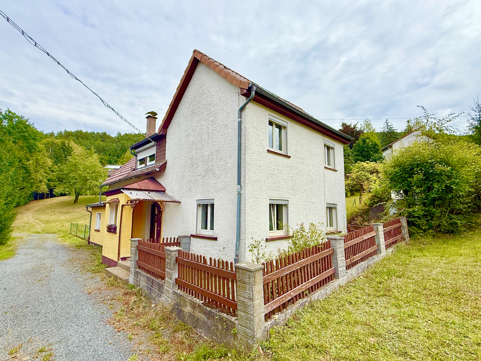 Solides Einfamilienhaus mit großen Grundstück in der Nähe von Kronach
