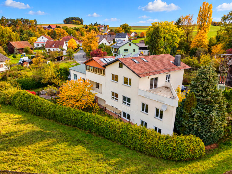 Großzügiges Anwesen mit eigener Werkstatt und XXL-Grundstück in Kronach OT
