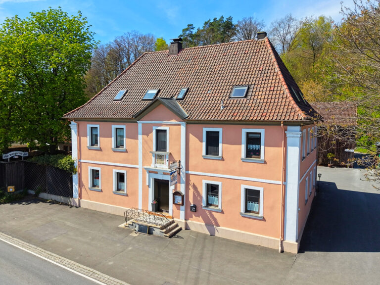 Vielseitig nutzbares Anwesen mit diversen Nebengebäuden in Kronach
